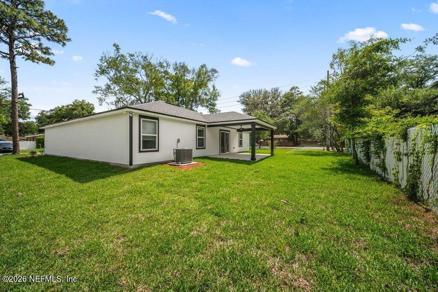 Exterior details and patio area of a home in , Jacksonville (Image 4).