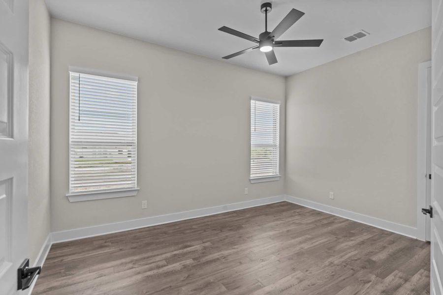 Spacious, unfurnished interior of a new home in Sienna Lakes, San Antonio (Image 35).