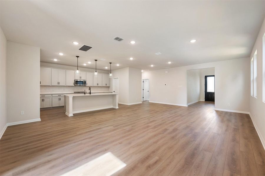 Representative images and renderings are for illustrative purposes. Actual structural options and design finishes of home may vary.