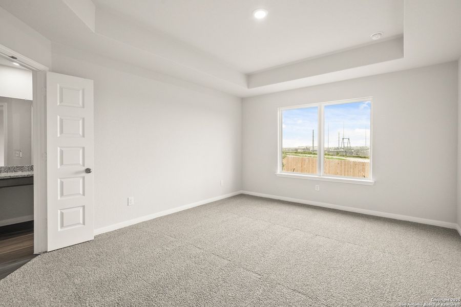 Spacious, unfurnished interior of a new home in Hunters Ranch, San Antonio (Image 25).