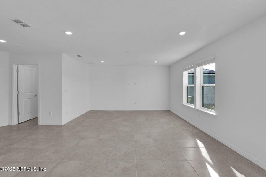 Spacious, unfurnished interior of a new home in Wells Landing, Jacksonville (Image 15).