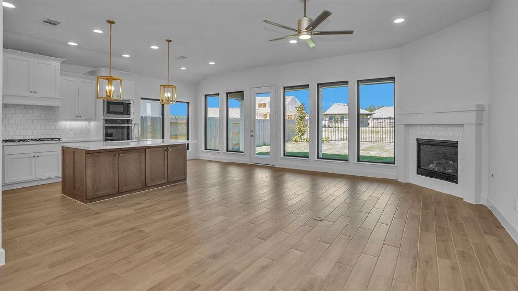 Spacious, unfurnished interior of a new home in Artavia 55' - Valencia, Conroe (Image 10). Spacious, unfurnished interior of a new home in Artavia 55' - Valencia, Conroe (Image 10).