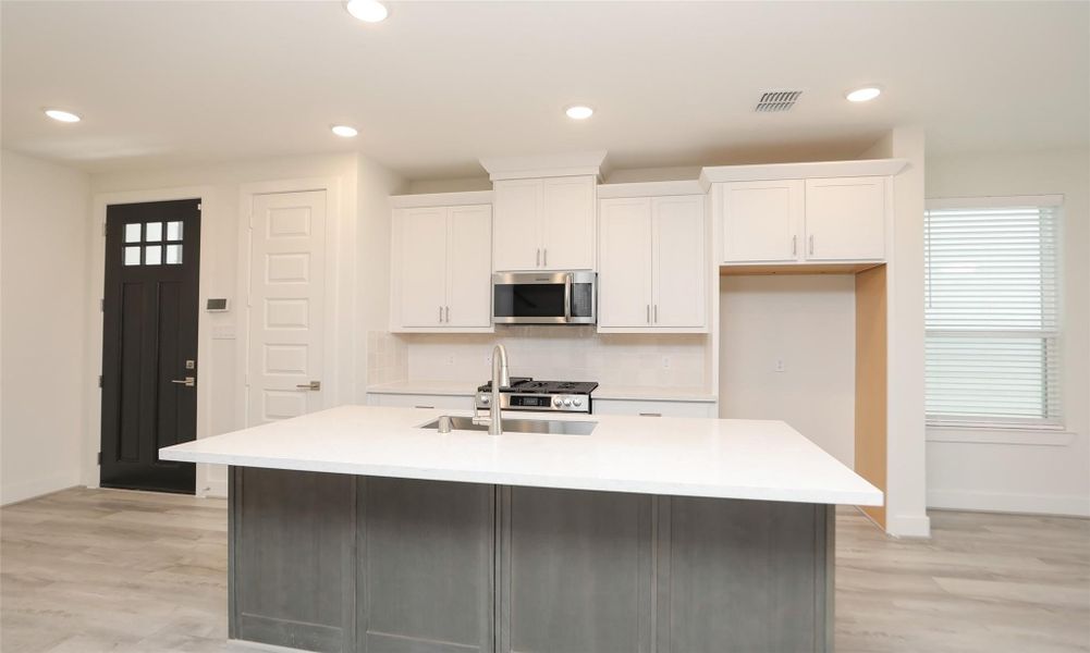 Furnished interior view inside a new home in Independence Heights, Houston (Image 10).