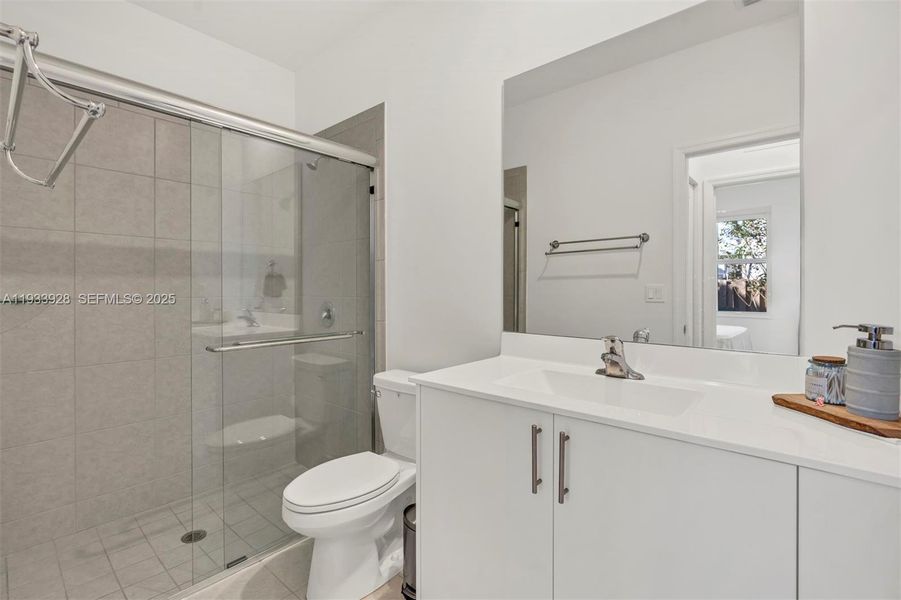 Furnished interior view inside a new home in , Coral Springs (Image 19).