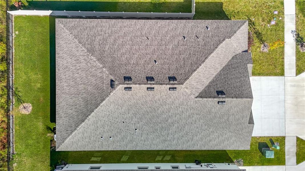 Exterior details and patio area of a home in Mirada, San Antonio (Image 30).