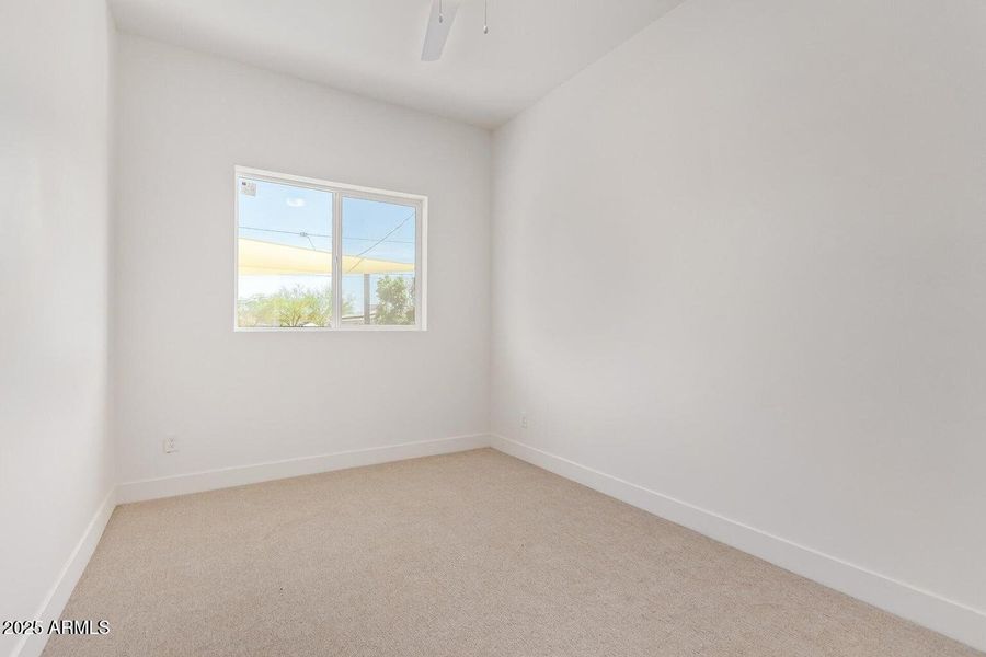 1913 W ADAMS Street 1913 W ADAMS Street