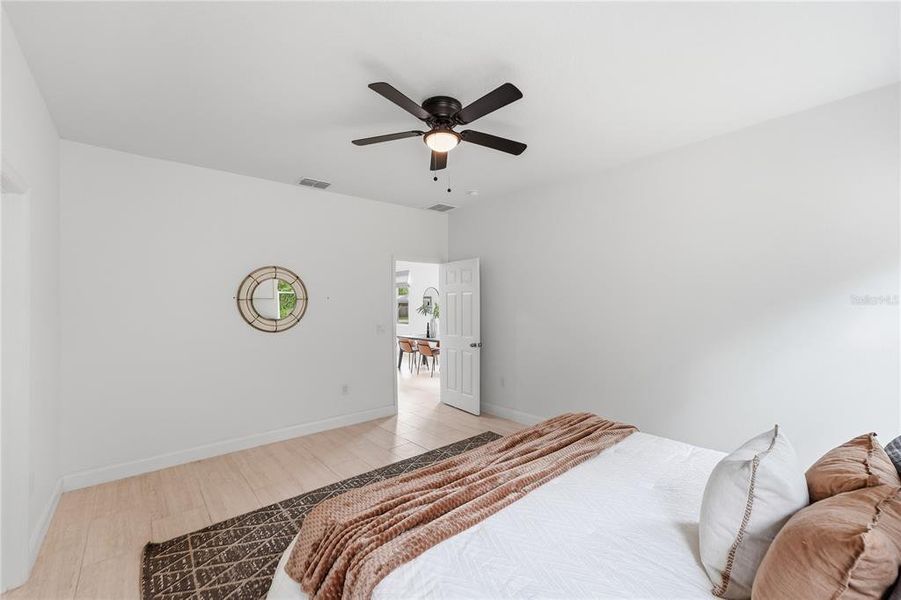 Furnished interior view inside a new home in , Orlando (Image 9).