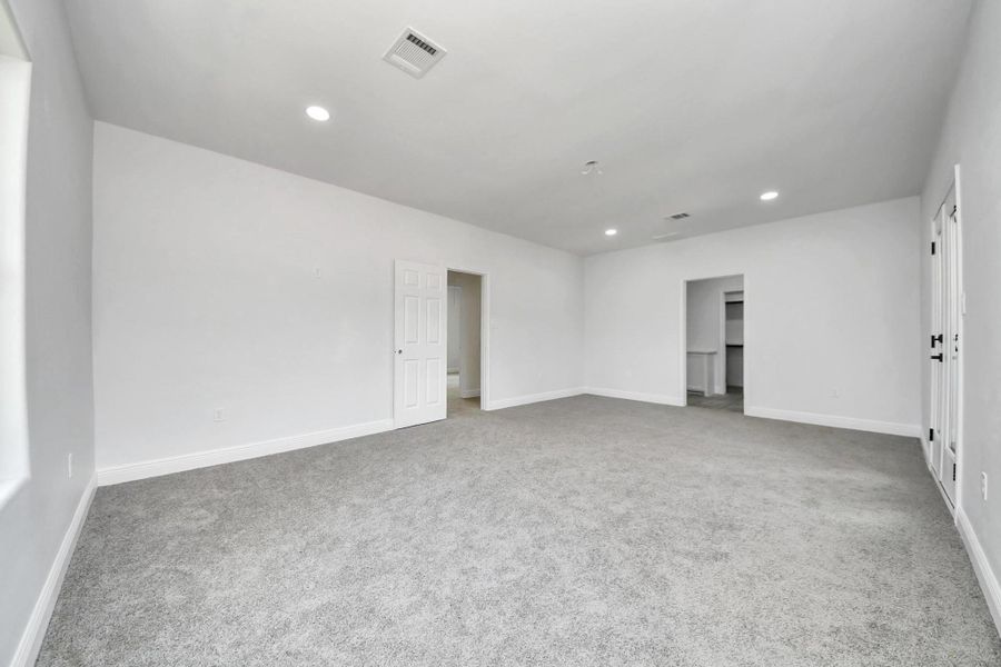 Spacious, unfurnished interior of a new home in , Cleveland (Image 23).