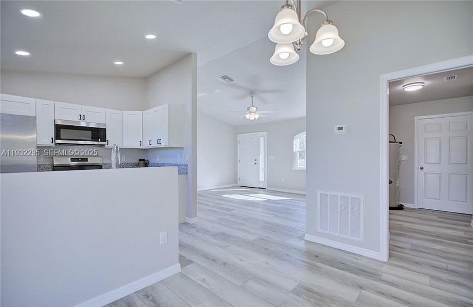 Spacious, unfurnished interior of a new home in , Avon Park (Image 18).
