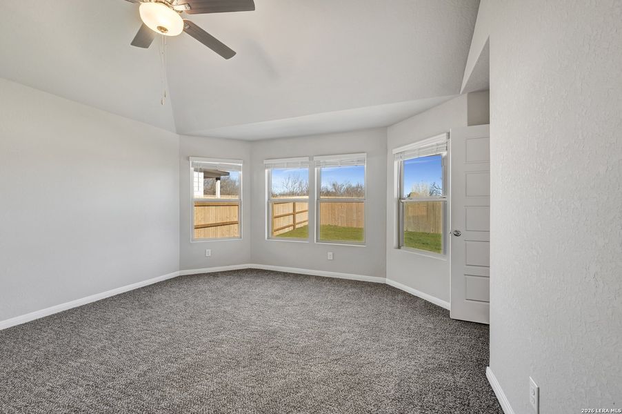 Spacious, unfurnished interior of a new home in Greenspoint Heights, Seguin (Image 27).