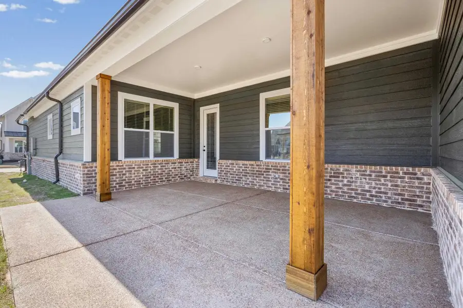 Exterior details and patio area of a home in Lockwood, Collierville (Image 3).
