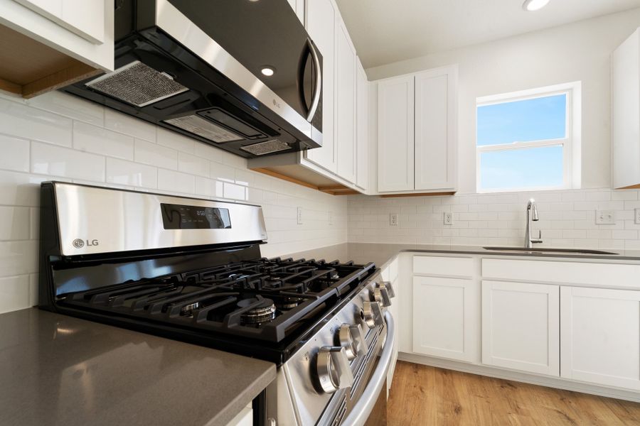 3816 Soapstone St. - Gas Stovetop 3816 Soapstone St. - Gas Stovetop