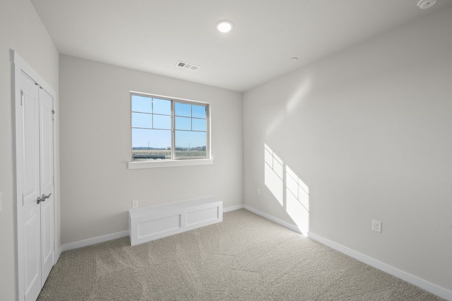 Spacious, unfurnished interior of a new home in Wildridge, Oak Point (Image 23).