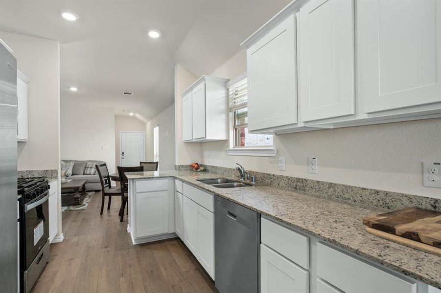 Furnished interior view inside a new home in Elevon, Lavon (Image 9).