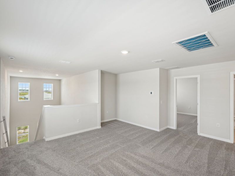 Spacious, unfurnished interior of a new home in Crescent Lakes - Premier Series, Punta Gorda (Image 15).
