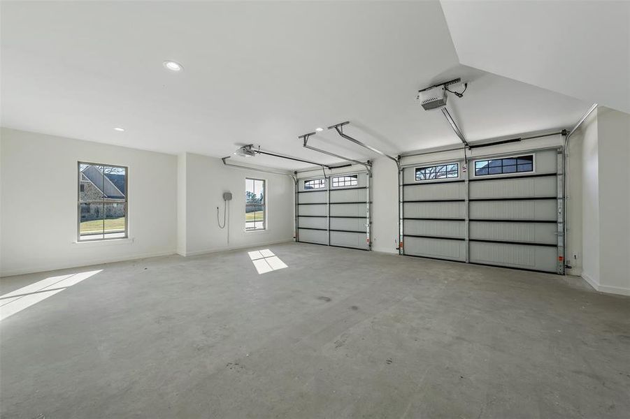 Spacious, unfurnished interior of a new home in , Bullard (Image 27).
