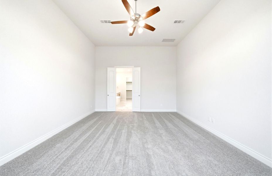 Spacious, unfurnished interior of a new home in The Highlands 55′, Porter (Image 25).