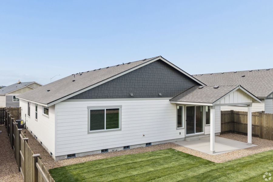 Exterior details and patio area of a home in IronHorse, Prineville (Image 4).
