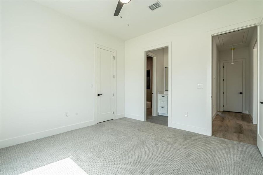 Spacious, unfurnished interior of a new home in , Granbury (Image 31). Spacious, unfurnished interior of a new home in , Granbury (Image 31).