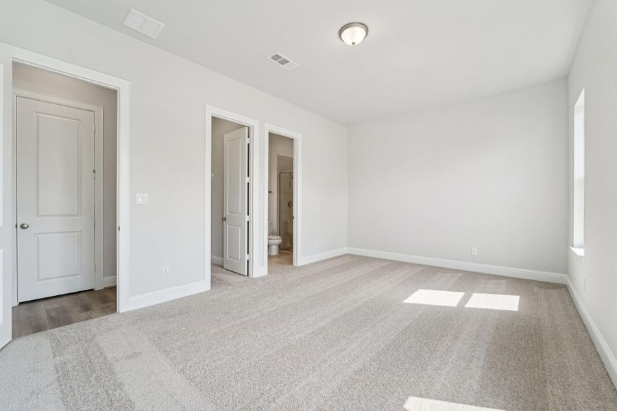 Spacious, unfurnished interior of a new home in Evergreen 70', Conroe (Image 31).