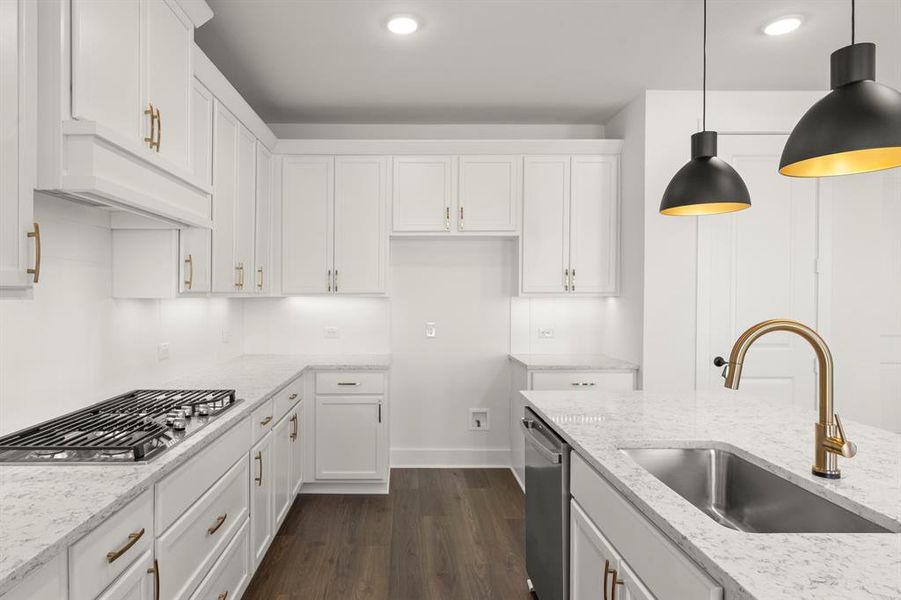 13. 4100 Explorer - Kitchen (3)