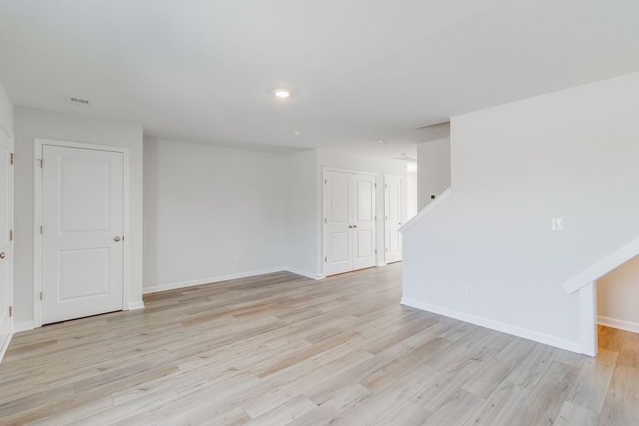 Spacious, unfurnished interior of a new home in Astoria, Columbia (Image 15).