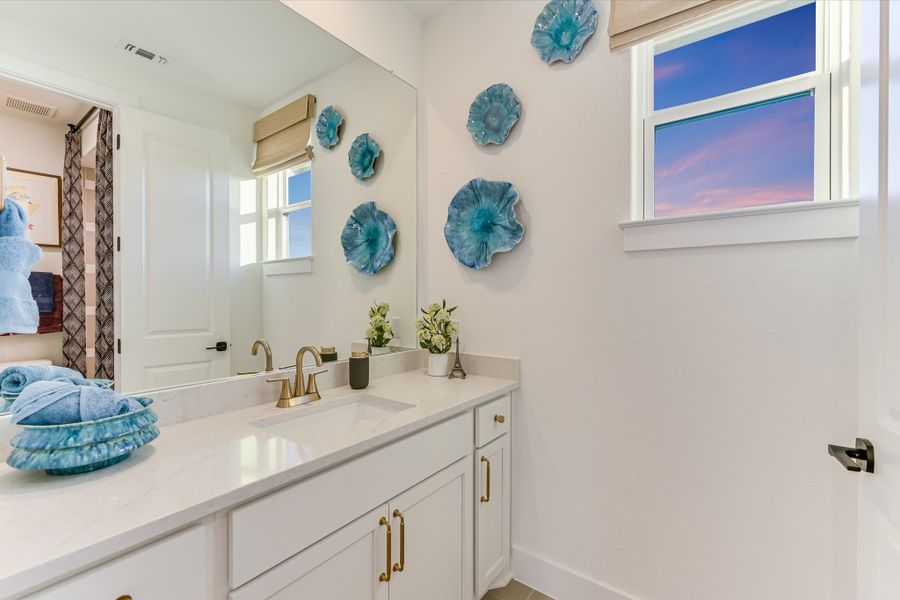 Representative furnished interior of a home built from the Bandera II by Giddens Homes in Whispering Wind, Bertram (Image 64).