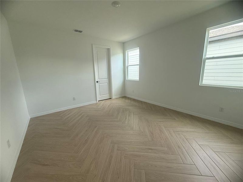 Spacious, unfurnished interior of a new home in Northlake Classical, Winter Garden (Image 22).