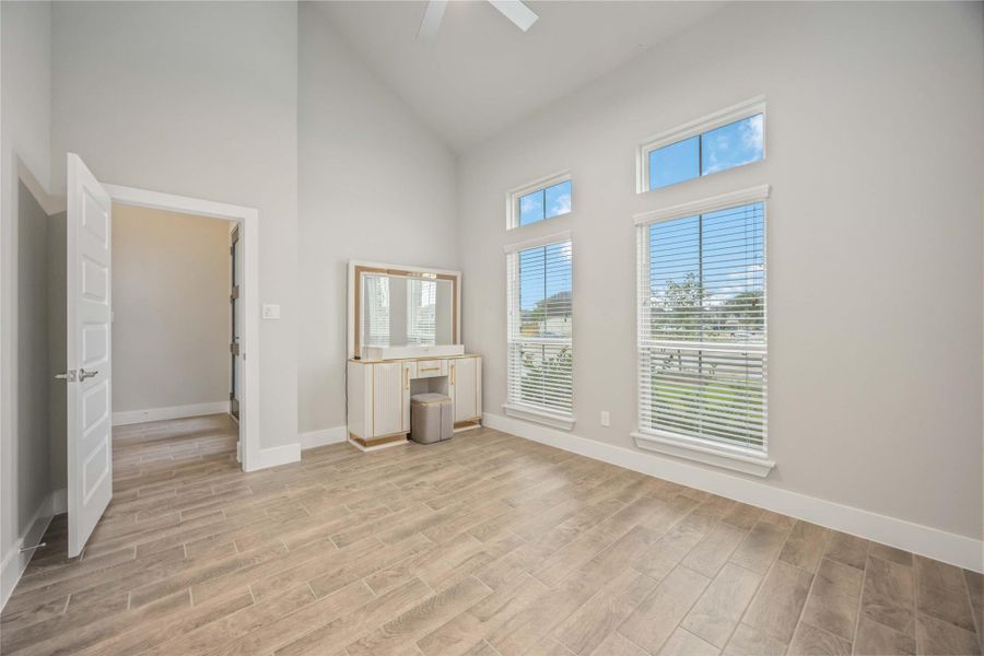 Spacious, unfurnished interior of a new home in Briarwood Crossing, Rosenberg (Image 28).