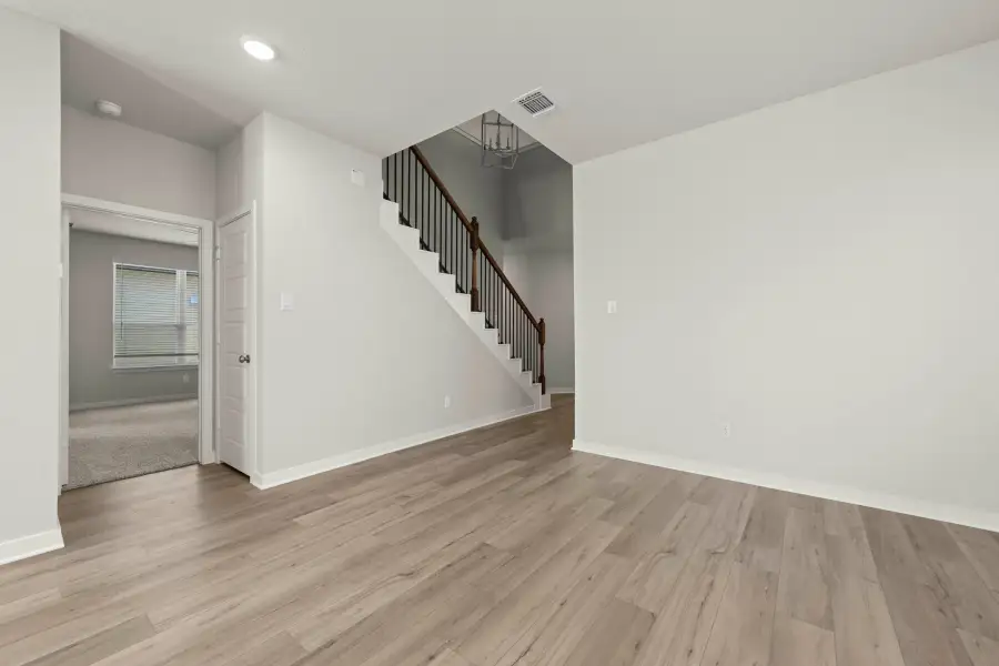 Spacious, unfurnished interior of a new home in Three Creeks, Belton (Image 26).