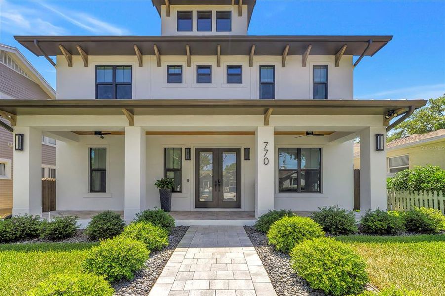 Exterior details and patio area of a home in , St. Petersburg (Image 31).