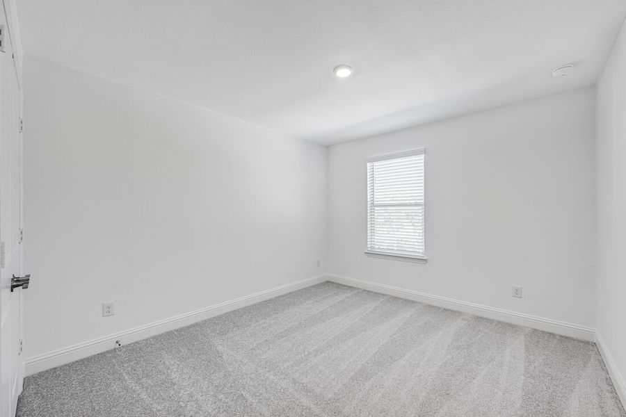 Spacious, unfurnished interior of a new home in South Oak 50s, Oak Point (Image 15).
