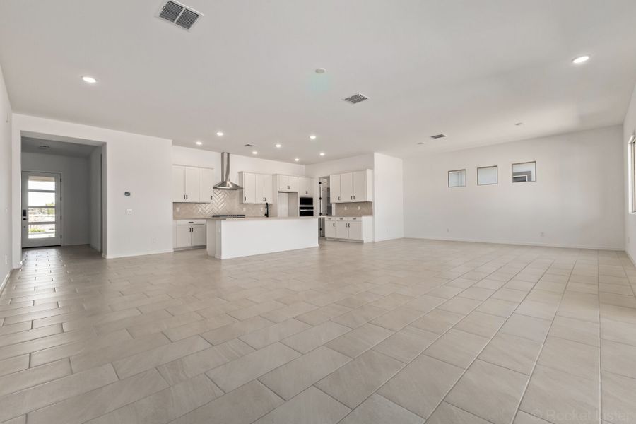 Spacious, unfurnished interior of a new home in Empire Pointe, Queen Creek (Image 7).