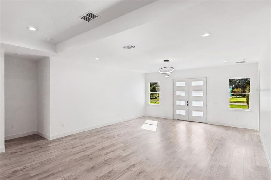 Spacious, unfurnished interior of a new home in , Leesburg (Image 23).