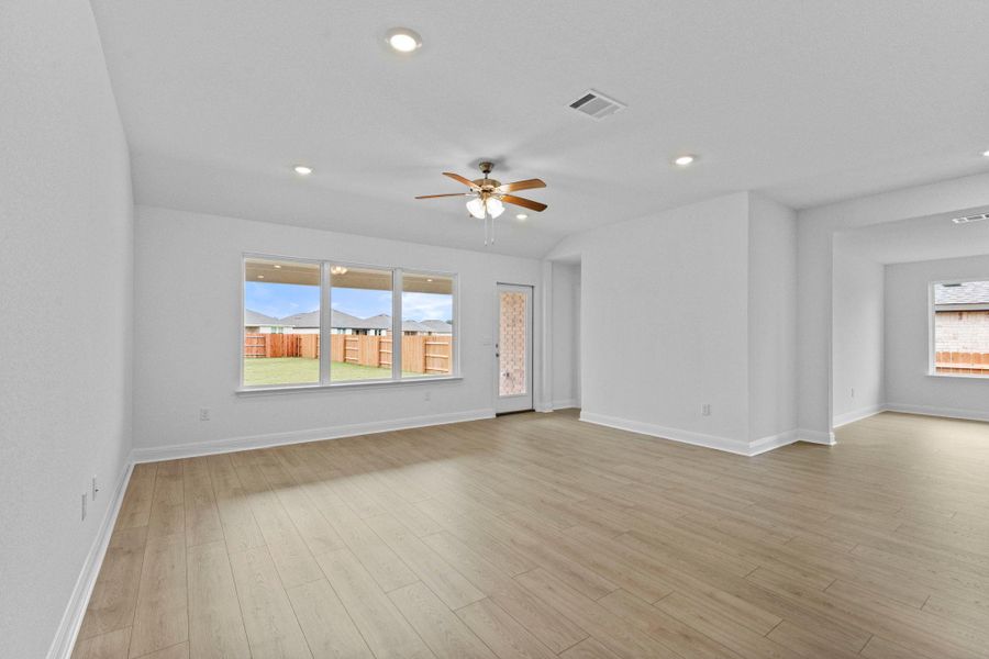Spacious, unfurnished interior of a new home in Riverview, Georgetown (Image 38).