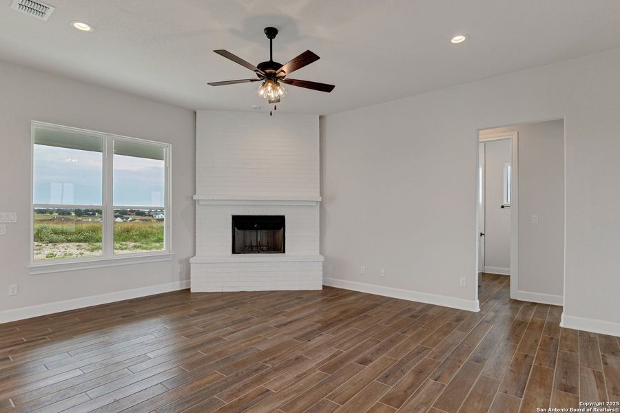 Spacious, unfurnished interior of a new home in , La Vernia (Image 37). Spacious, unfurnished interior of a new home in , La Vernia (Image 37).