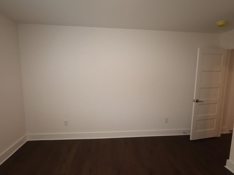 Spacious, unfurnished interior of a new home in Hallimore Ranch, Rosenberg (Image 23).