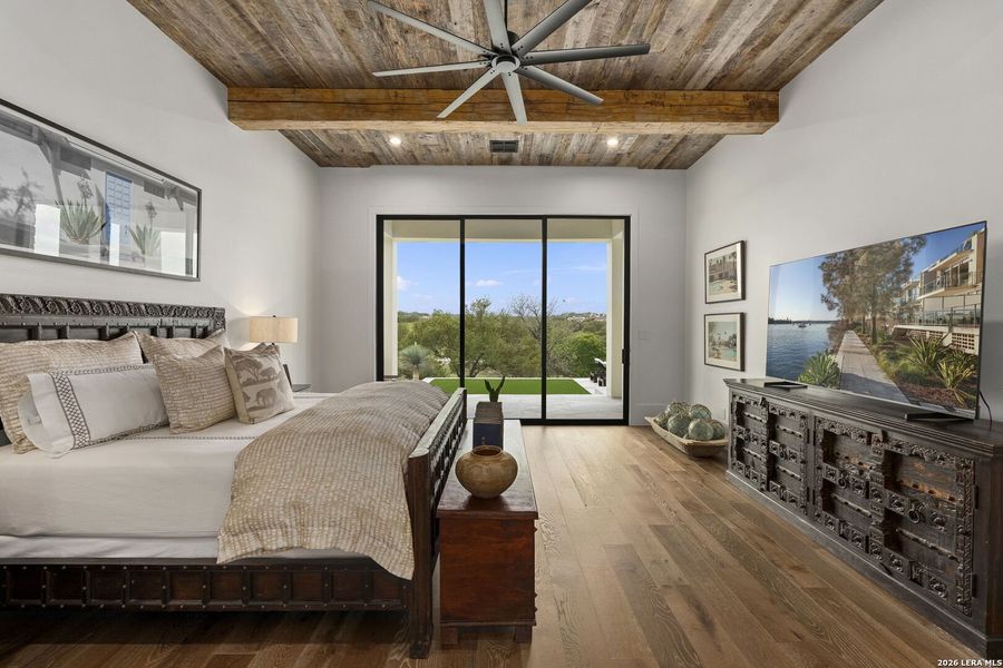 Furnished interior view inside a new home in , Boerne (Image 55).