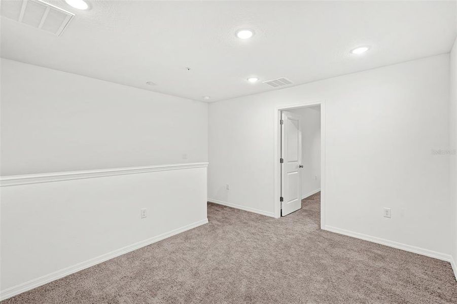 Spacious, unfurnished interior of a new home in Shenandoah Reserve, Orlando (Image 32).