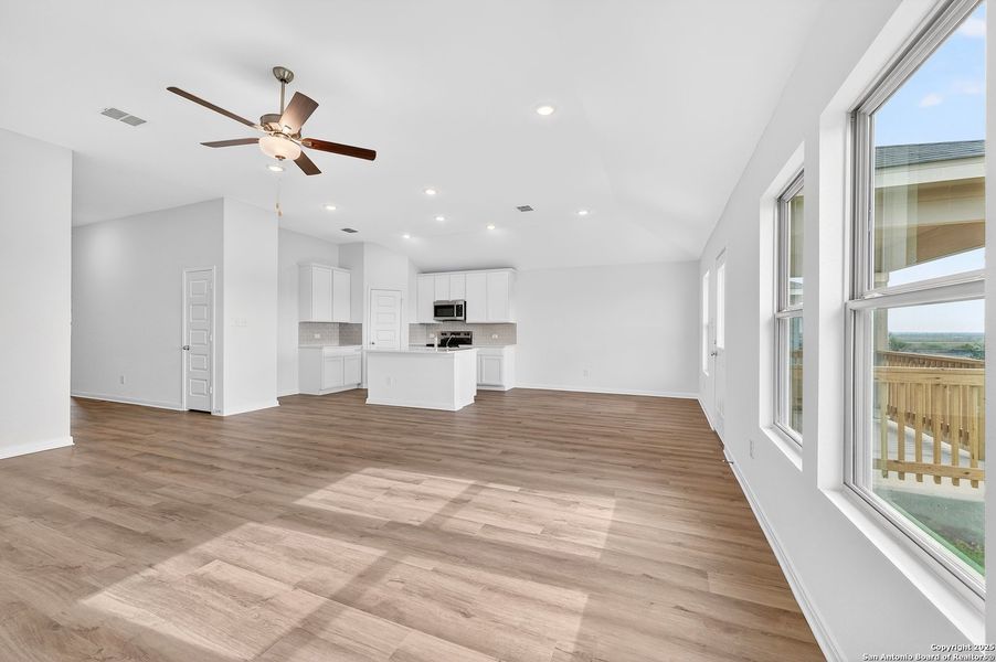 Spacious, unfurnished interior of a new home in Paloma Park, Converse (Image 15).