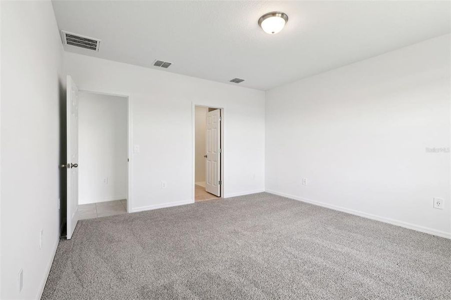 Spacious, unfurnished interior of a new home in Deer Run at Crosswinds, Davenport (Image 29).