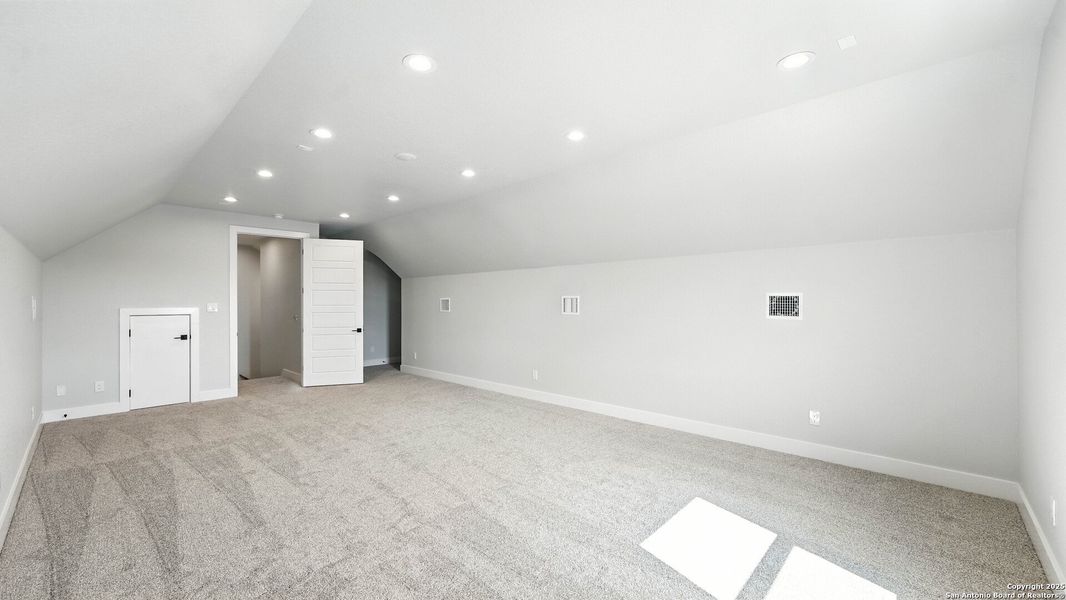 Spacious, unfurnished interior of a new home in , Spring Branch (Image 31).