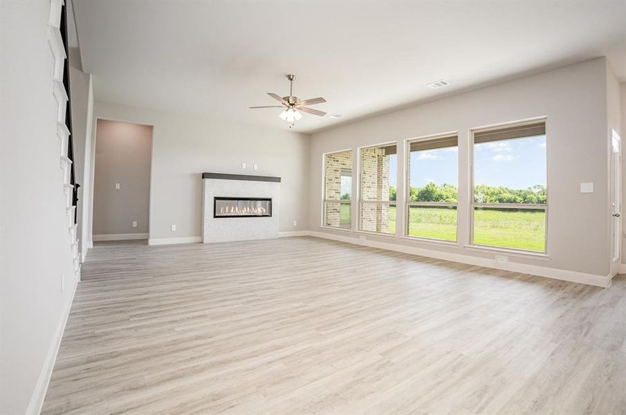 Spacious, unfurnished interior of a new home in , Waxahachie (Image 27).