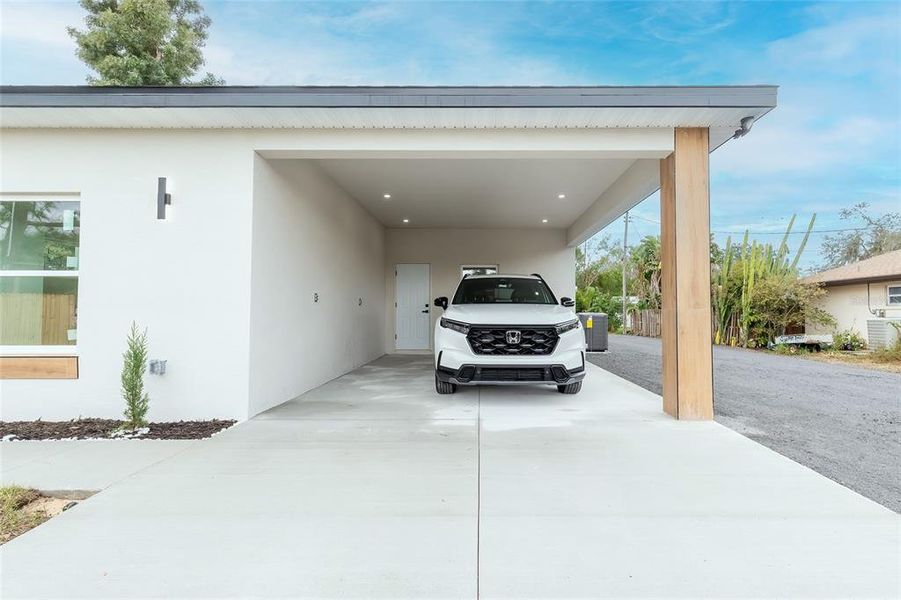 Exterior details and patio area of a home in , Sebring (Image 38).