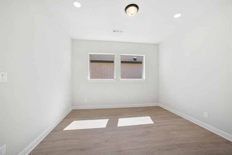 Spacious, unfurnished interior of a new home in Myrtle Creek, Waxahachie (Image 33). Spacious, unfurnished interior of a new home in Myrtle Creek, Waxahachie (Image 33).