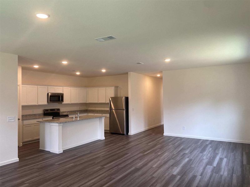 Image 18 of a home in Sunterra Lakes.