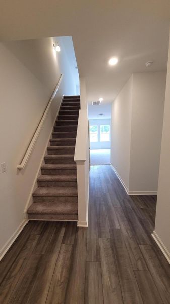 Spacious, unfurnished interior of a new home in Watson Hill, Summerville (Image 12).