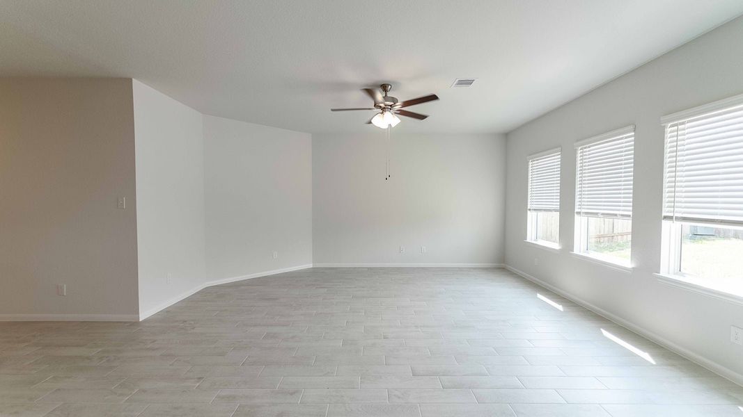 Spacious, unfurnished interior of a new home in Bluestem, Brookshire (Image 10).