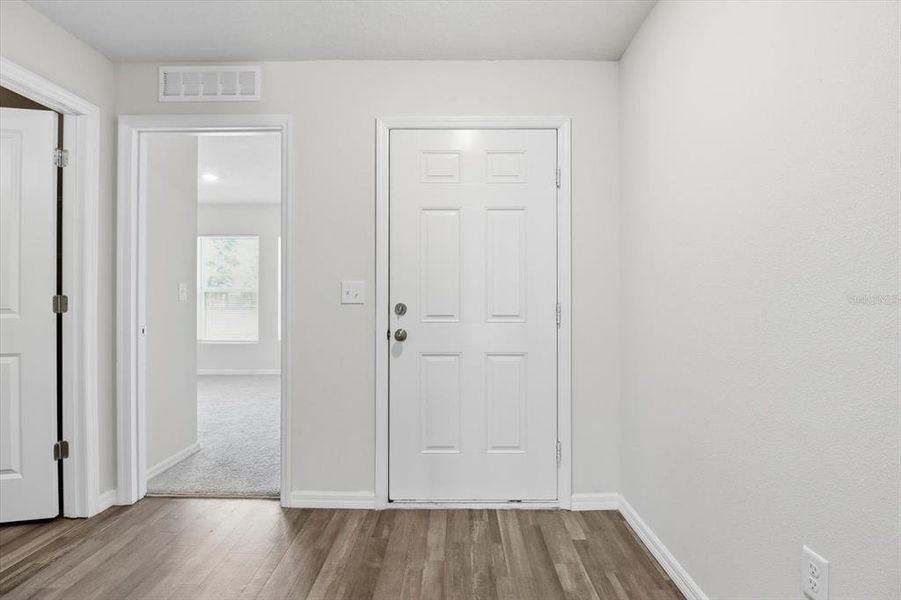 Spacious, unfurnished interior of a new home in , Dunnellon (Image 30).