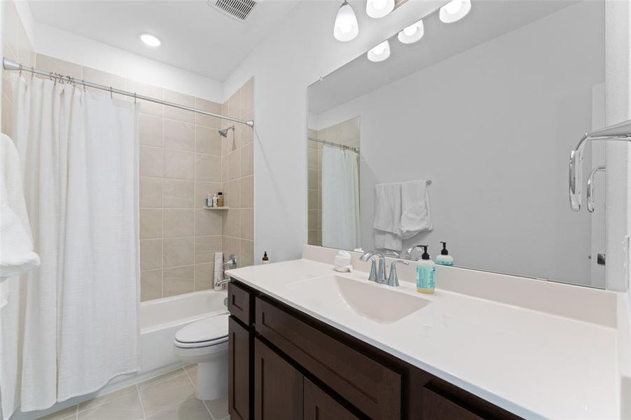 Secondary Bathroom Upstairs Secondary Bathroom Upstairs